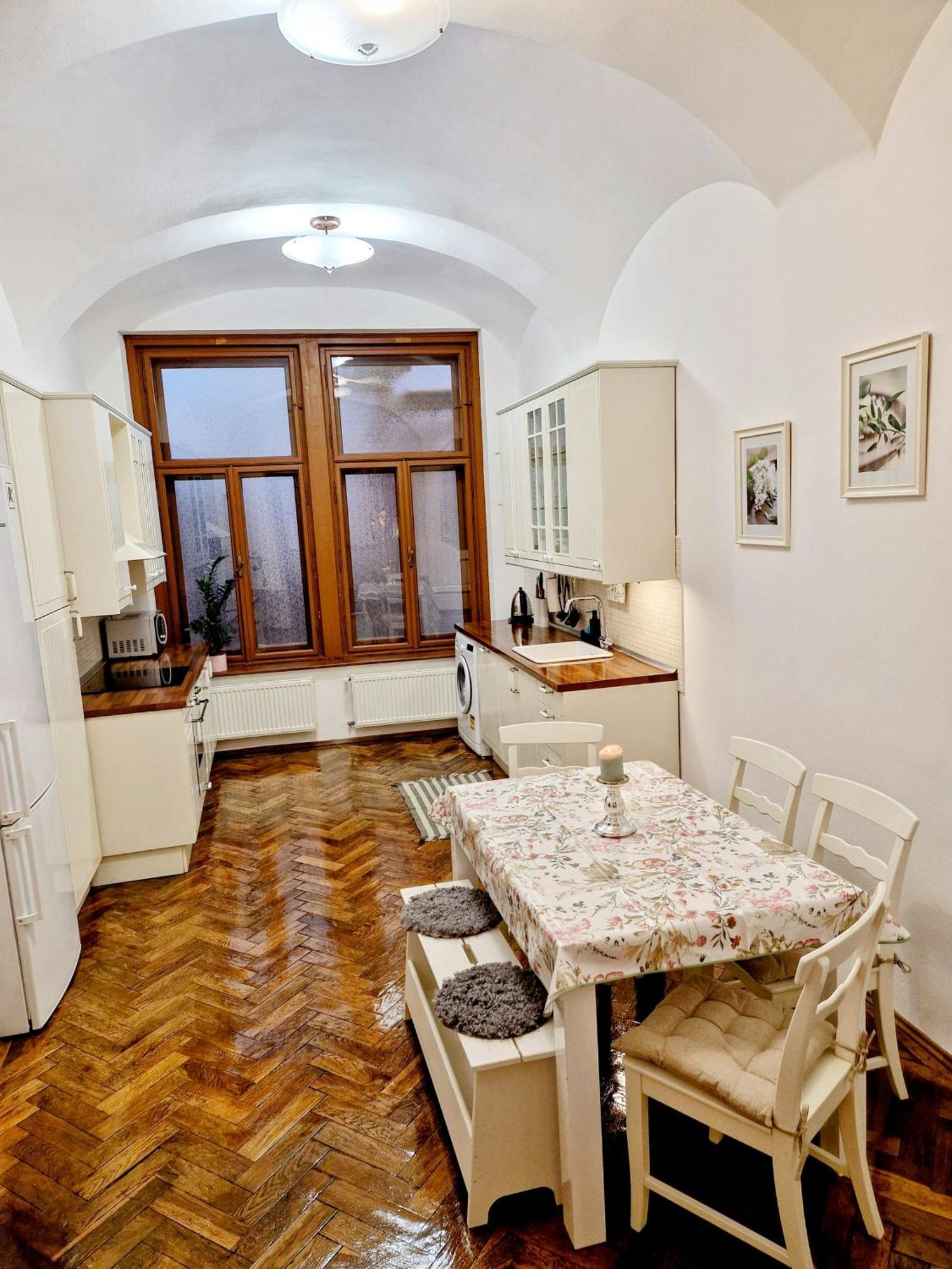Marina Old Town Apartment Košice Eksteriør billede
